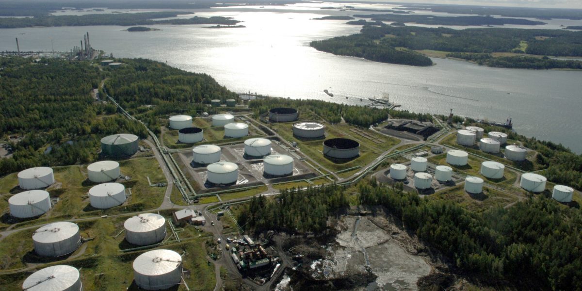 refences-oil-gas-neste-oil-naantali-refinery